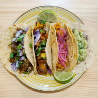Orden De 4 Tacos  variados Más Cerveza