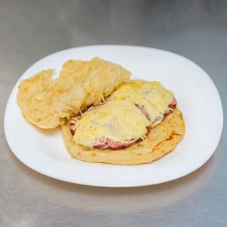 Svinjski vrat pečena slanina, topljeni sir