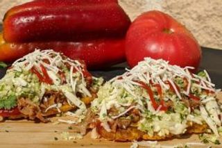 Patacón de plátano macho maduro con pollo