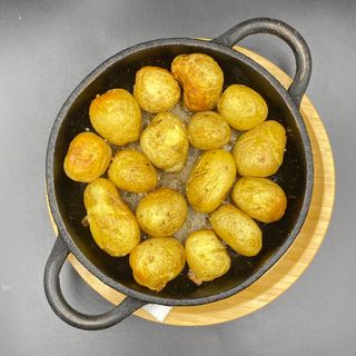 Pečeni krompir sa kajmakom 250 gr