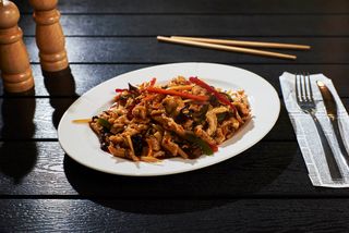 Pui fâșii cu sos chilly