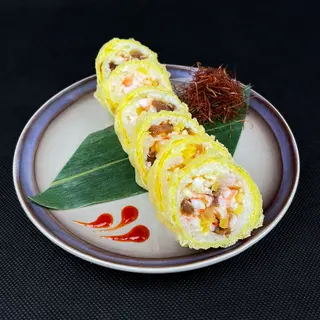 T5 Futomaki z tatarem z krewetek na ostro w papierku sojowym 6szt
