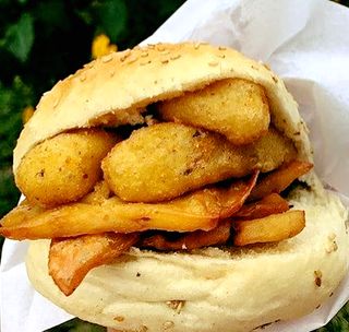 Panino con panelle e cazzilli