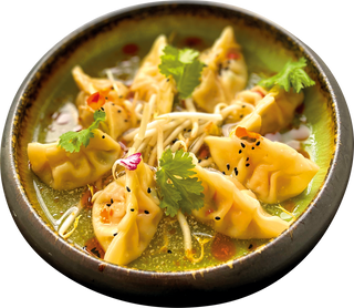 Pierożki Gioza wegetariańskie z sałatą pekińską, porem, mieloną soją 