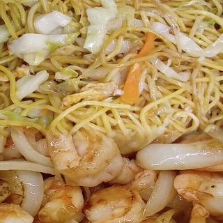 C11 Massa Chao Mian com Camarão e Cebola