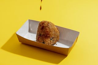 Жареные онигири с тунцом (150 г)