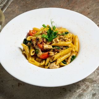 Penne al pesto cu piept de pui 350 gr