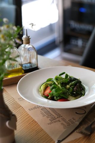 Salată cu mușchiuleţ de vită și sos teriyaki