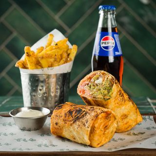 Falafel pita + hrskavi krompirići "curry" + Pepsi