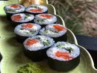 ФУТОМАКІ З ЛОСОСЕМ ТА ОГІРКОМ (210/25g)