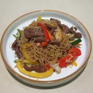Fideos fritos con Ternera.
