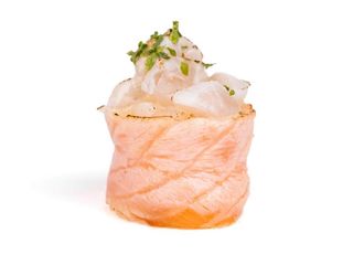 194. Gunkan branzino flambé - 2 pezzi