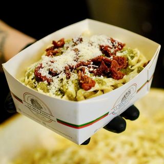 Fettuccine Alfredo i pesto sa sušenim paradajzom 400 gr