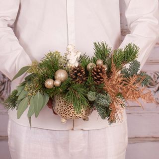 Aranjament cu fetita ingeras si asparagus