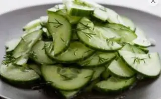 Salata de castraveti proaspeti cu marar