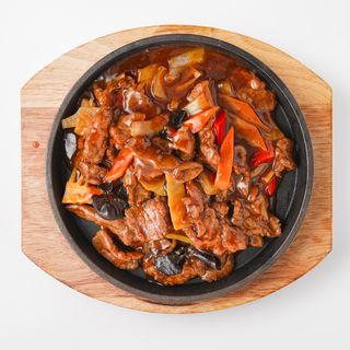 Tie-pan tri vrste mesa i povrća