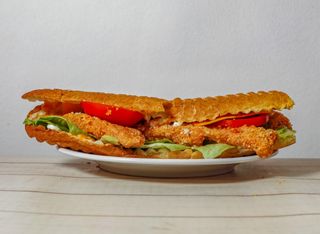 Sendvič sa ribljim štapićima veliki