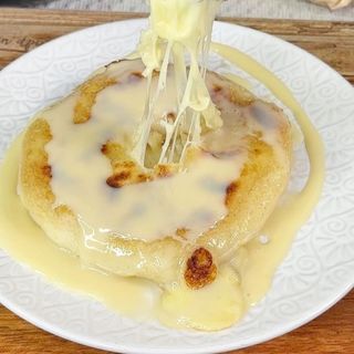Arepa con Queso Y Leche 