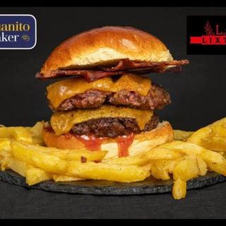 Hamburguesa La Doble y PATATAS