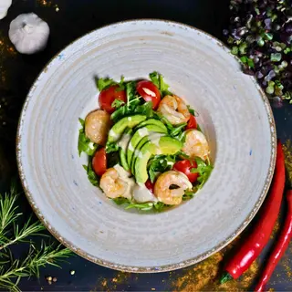 Salată cu creveți și rucola