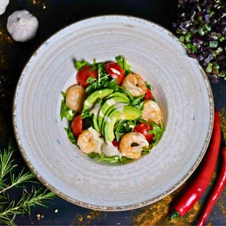 Salată cu creveți și rucola