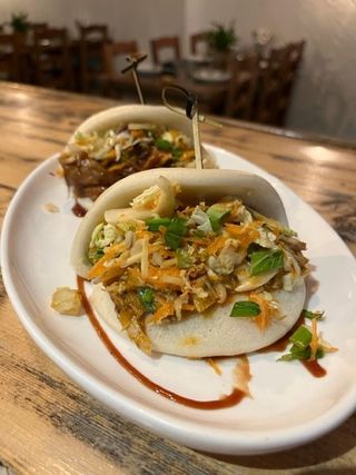 Bao de pollo tikka masala