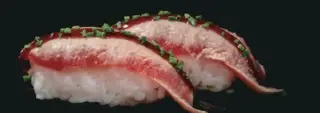 105. Nigiri De Atún Flameado Picante (2 Pzs.)