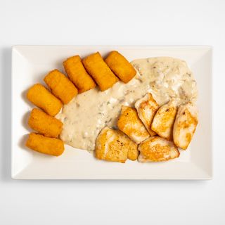 Pureći medaljoni u umaku od zelenog papra sa kroketima