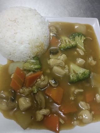 Arroz Blanco Pollo Con Verduras Salsa Curry