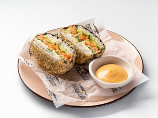 Суші-бургер з лососем