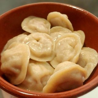 Empanadillas Rellenas de Carne picada de Cerdo. Pelmeni. Comida Artesana