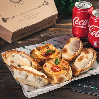 Promo 6 empanadas argentinas + 2 bebidas