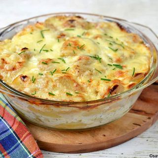 Cartofi gratinați cu cașcaval