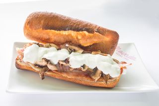 Beicon, Champiñones Plancha y Salsa de 3 Quesos Casera 