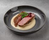 Piept de rață cu piure din fructe și vișine