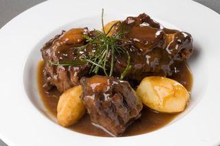 Rabo De Toro Estofado A La Cordobesa
