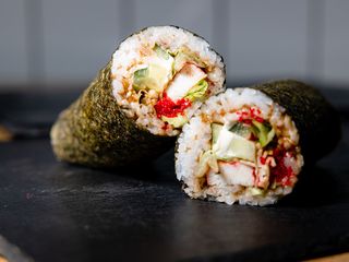 Рол З крабовими паличками (320g)