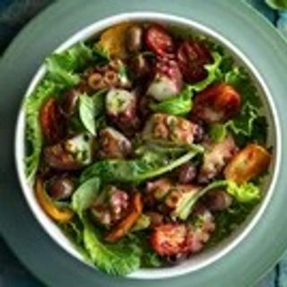 Polpo, pomodorini confit, olive taggiasiche e misticanza