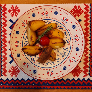 Cartofi la cuptor cu rozmarin, sare si piper