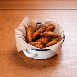 ქათმის ფრთები ცხარე სოუსით