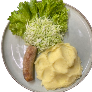 Картопляне пюре з свинною ковбаскою та салатом (300г)