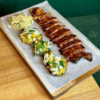 Ребра у вишневому BBQ 