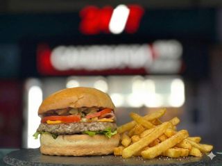 Двоен свински с картофки (700г)