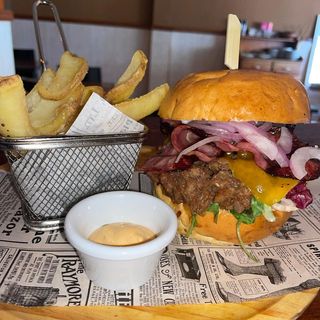 Burger Pulled Pork Rib + Patatas Fritas