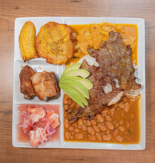 Plato De Bandera Costeña