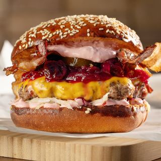 ბურგერი ალუბლის სოუსით