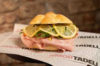 3 Mortadella, carpaccio di limone, rucola, pepe nero