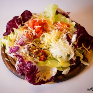 Tagliere vegetariano con falafel di ceci 
