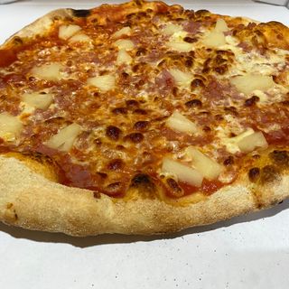 Pizza jamón y piña 
