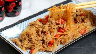 76. Spaghetti di soia con carne piccante